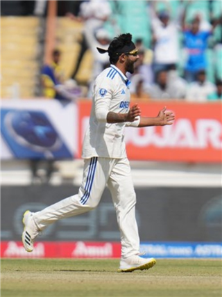 Bowlers With 200 Test Wickets in India - News | Bowlers With 200 Test Wickets in India | Latest Photos at Lokmattimes.com